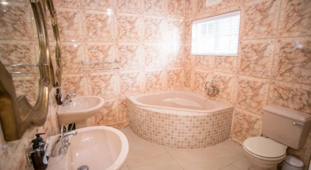Номер Luxury Olivers Bed and Breakfast