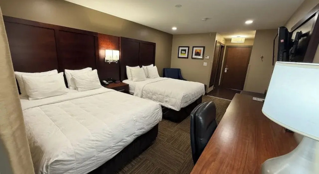 Номер Comfort Giles Hotel Inn & Suites