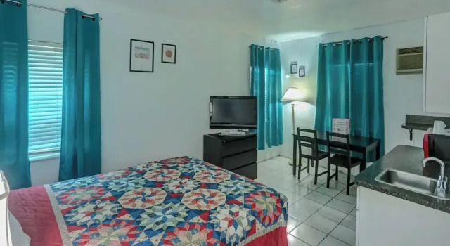 Студия Richards Motel