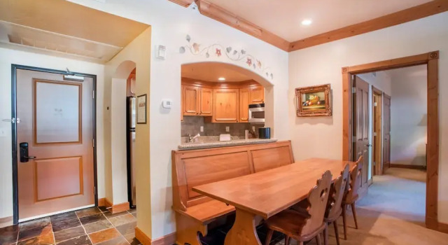 Villa 1041 3 Bed 3 Bath Full Kitchen 3 Bedroom Villa, Rezerwuj Willa Hotele w Midway z parkingiem, Parking