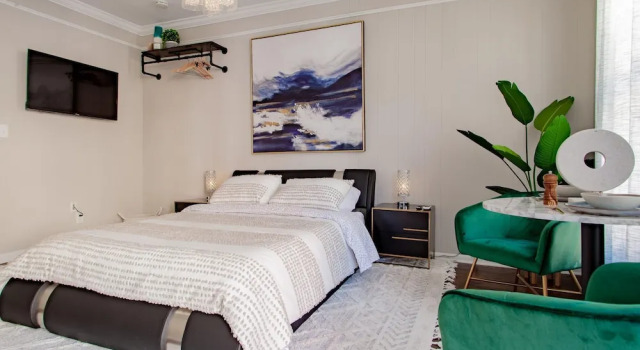Little Penthouse in Little Italy Near Inner Harbor
