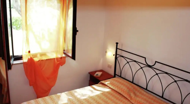 Comfortable apartment with AC, in a national park, Varaa Huoneisto Hotellit Vieste uima-altaalla, Uima-allas