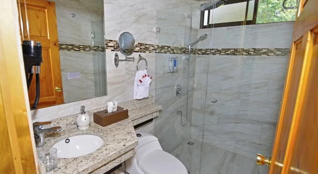 Кровать в общем номере Guacima Country Inn
