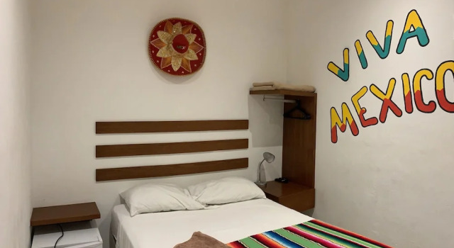 Кровать в общем номере Villa Leo