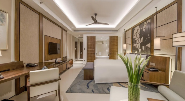 Номер Standard с балконом и с видом на океан Hilton Wenchang