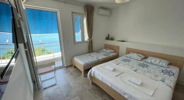 Two Palms Apartment, Book Apartment Sutomore Bar County