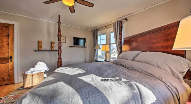 Pet-friendly Sheboygan Home, 1 Mi to Lake Michigan, Забронировать Отель Шебойган Висконсин, рядом с Детский музей