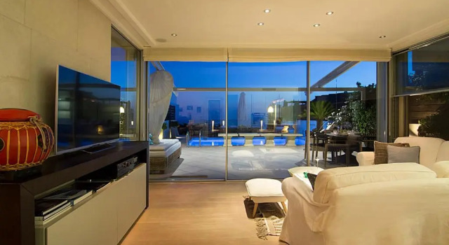 Private Pool & Sea View Residence
