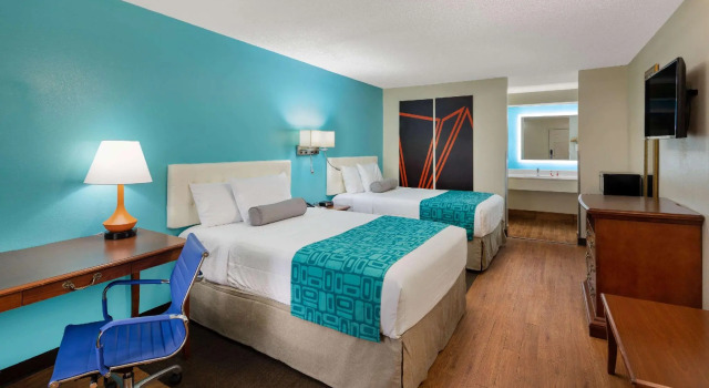Четырёхместный номер Standard Howard Johnson by Wyndham Savannah GA