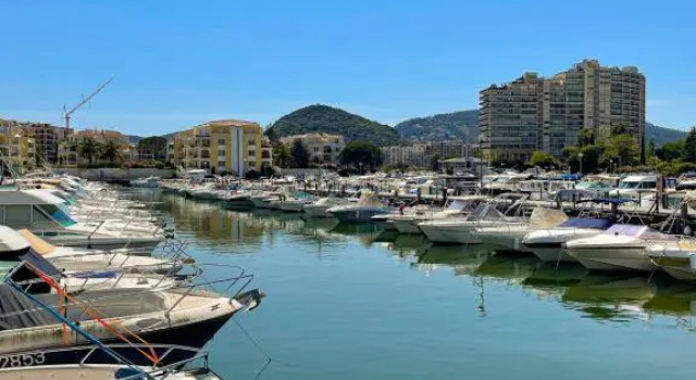 Beautiful apartment with private pool and balcony!