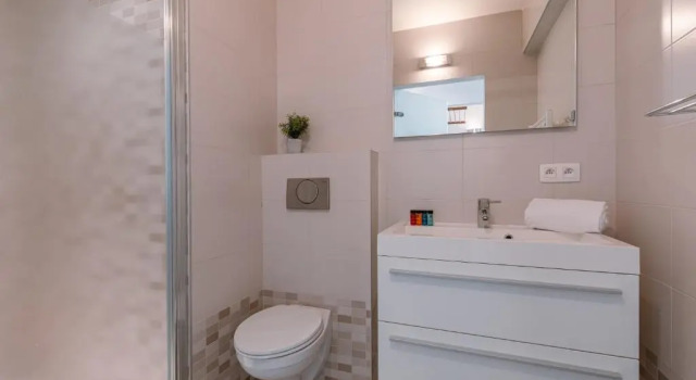 Lovely, sunny flat just around the corner from the beach and the sea