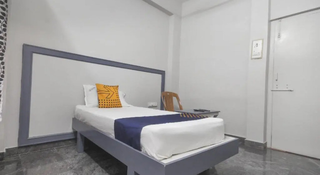 Sri Krishna Lodge by OYO Rooms, Varaa Hotelli Erode Tamil Nadu