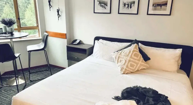 Entire Studio in Whistler Village Resort - Unit 437, Забронировать Курортный отель Курортные отели Уистлер, рядом с Black Tusk Gallery, Курортный отель