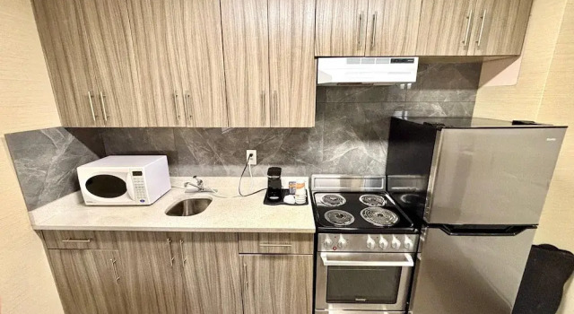 Четырёхместный люкс Rodeway Inn & Suites