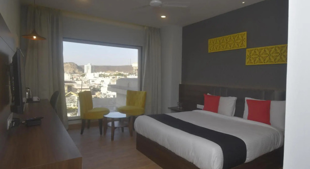 Ka10 SQUARE HOTEL & BANQUETS, Забронировать Отель Отели штата Раджастхана с парковкой, Парковка