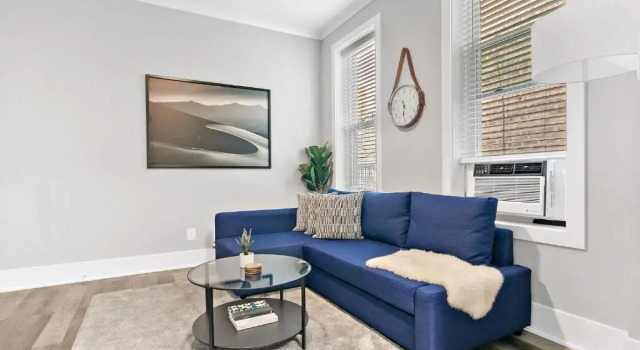 Stylish Comfortable 2-Bedroom 1 Bath West Town, Забронировать Апартаменты/квартира West Town Чикаго, рядом с Pitchfork Music Festival