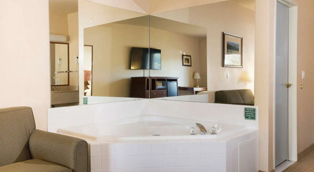 Люкс Red Lion Inn & Suites McMinnville