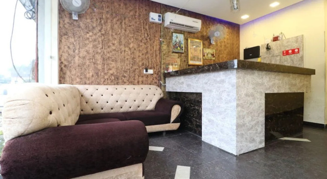 OYO 28646 Hotel Golden Heart