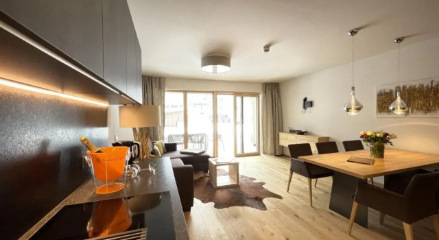Апартаменты Lakeside Luxury Apartments