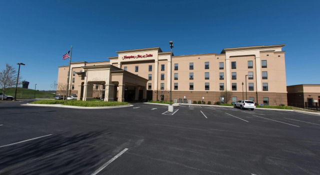 Hampton Inn and Suites Woodstock, Virginia, Забронировать Отель  