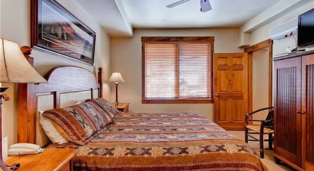 Tl2312 Lovely top Floor Home With Beautiful Views - Winter Specials!, Забронировать Апартаменты/квартира Отели Стимбот-Спрингса с парковкой, рядом с Preview Ski Lift, Парковка