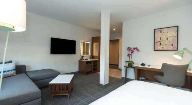 Номер Standard Cambria Hotel LAX