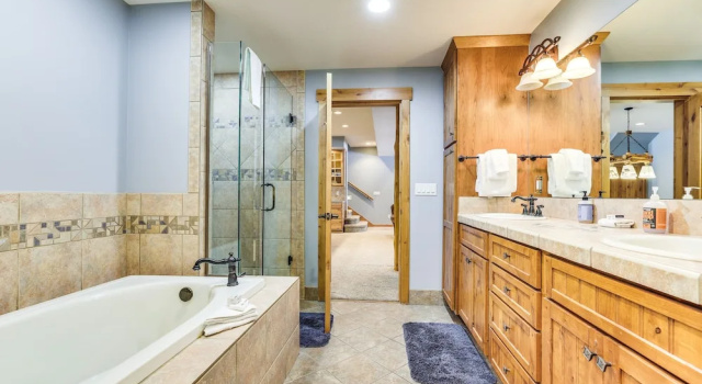 Коттедж с 5 комнатами Spacious Frisco Home w/ Hot Tub & Mountain Views!