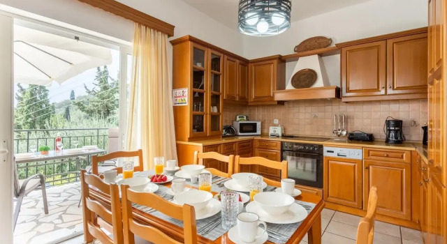 Вилла с балконом Villa Evie