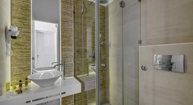 Четырёхместный номер Economy с балконом Hotel Benois