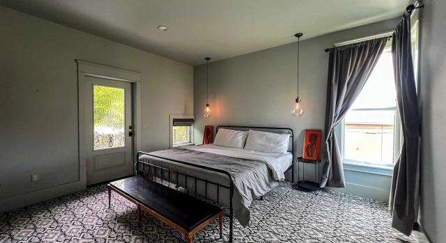 Rare - Unique East Austin Home - Walk to Downtown, Забронировать Отель Остин Greater Austin, рядом с Southgate-Lewis House