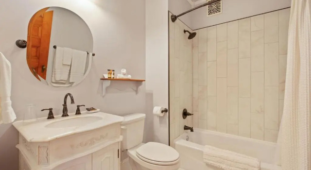 Номер Standard Historic District BnB