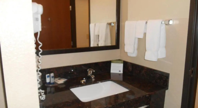 Люкс AmericInn by Wyndham New London