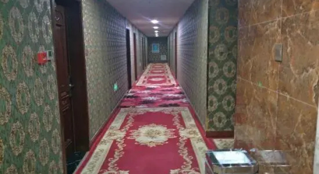 Chicheng Hongyuan Business Club (Chicheng Bus Station)