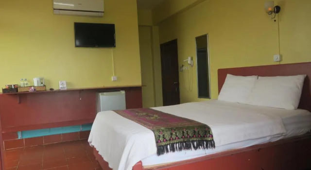 Номер Deluxe River Dolphin Hotel