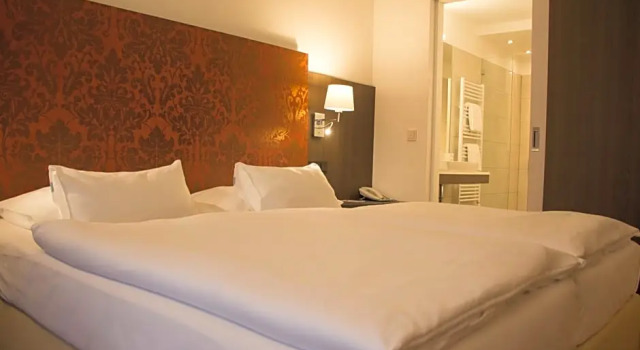 Двухместный номер Deluxe с балконом Hotel Schloss Weikersdorf