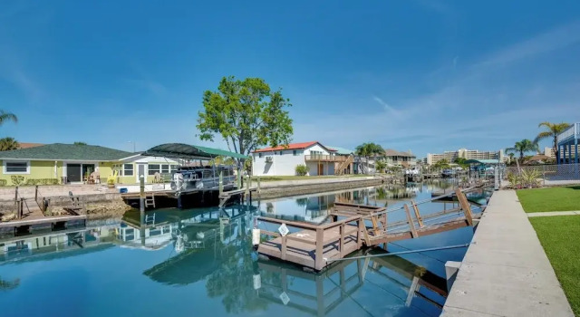 Коттедж Canal & Gulf Views: Spacious Hudson Home