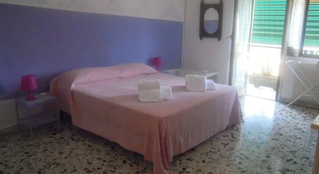 Next Stop Roma Laparelli, Rezervați Hotel Hoteluri în Lazio cu parcare, Parcare