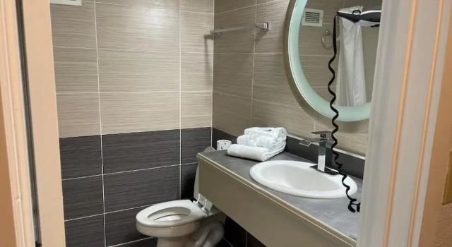 Номер Comfort Whalers Inn and Suites