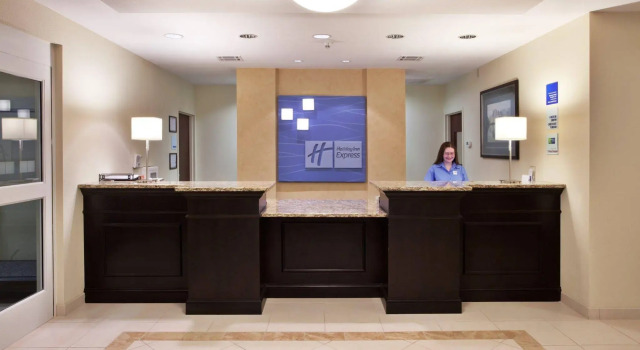 Holiday Inn Express Hotel & Suites Savannah Midtown, Rezerwuj Hotel Savannah Georgia