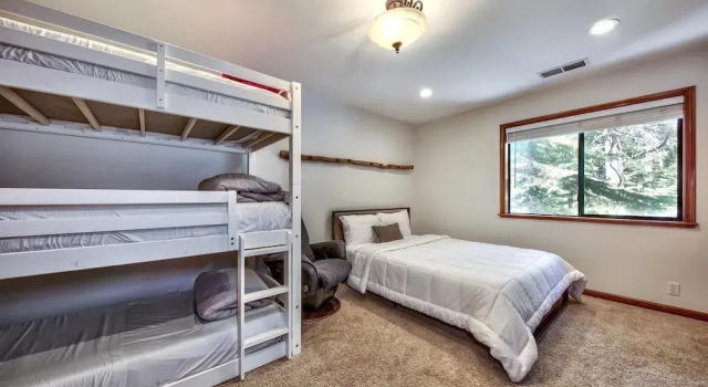 1760t Thunderbird Cabin 3 Bedroom Home