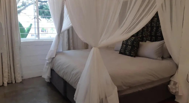 Апартаменты Hornbill House Self Catering Accommodation