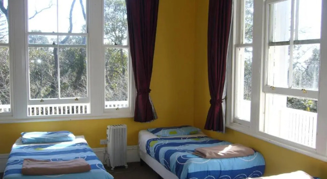 Кровать в общем номере Verandahs Parkside Lodge