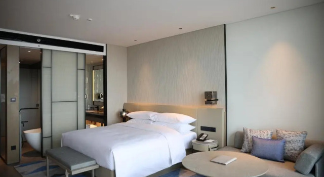 Двухместный номер Premier с балконом Sheraton Beihai Resort
