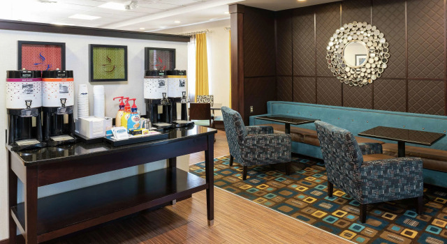 Hampton Inn & Suites Cleveland-Airport/Middleburg Heights