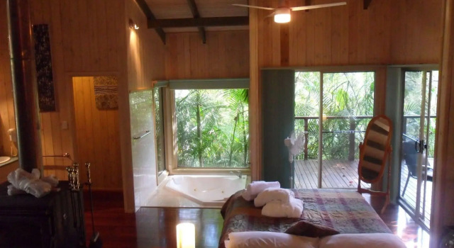 Treetops Accommodation Montville, Rezerwuj Dom wakacyjny Hotele w Flaxton z parkingiem, Parking