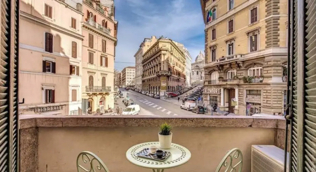 Cavour Colosseum with Balcony, Забронировать Апартаменты/квартира Апартаменты Рима, рядом с Посольство США в Риме, Апартаменты/квартира