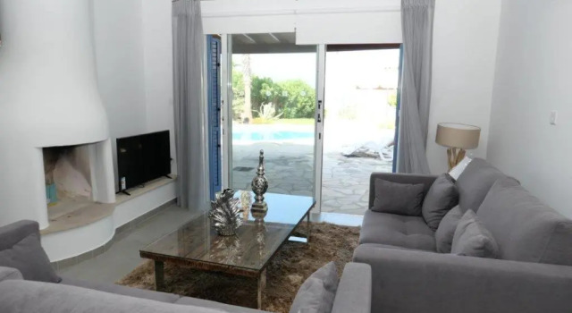 Resitour - Apollo Beach Villa 37, Book Villa Hotels in Chlorakas with a Pool, Swimming Pool