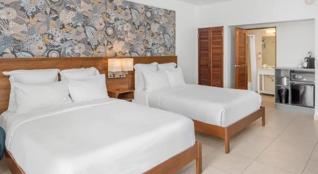 Четырёхместный номер Standard с балконом и с видом на бассейн Wyndham Palmas Beach and Golf Boutique Resort