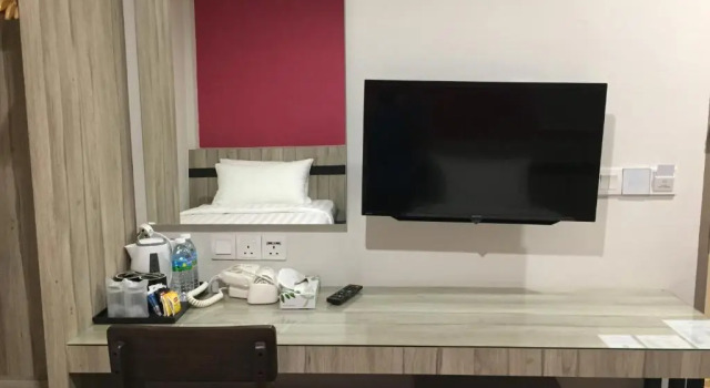 Standart çift kişilik oda Meriton Inn Hotel
