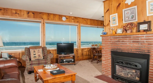 Beach Bungalow Roads End 2 Br cottage by RedAwning, Varaa Lomakoti Lincoln City Oregon Coast
